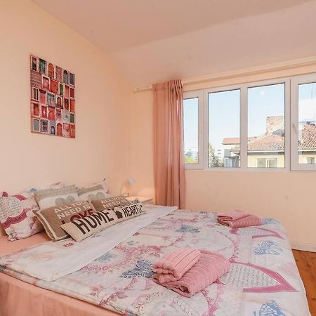 Spacious And Cozy 3 Bedroom Apartment In Downtown Sofia Exterior photo
