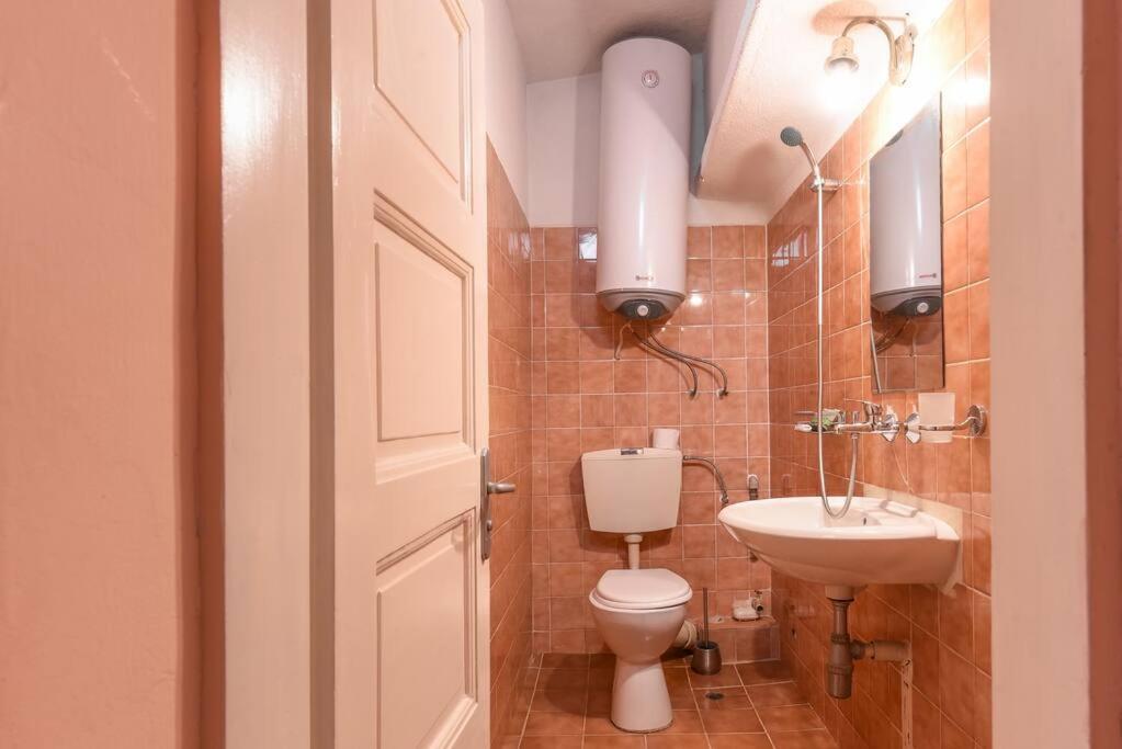 Spacious And Cozy 3 Bedroom Apartment In Downtown Sofia Exterior photo