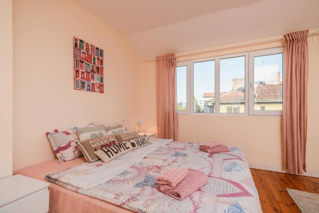 Spacious And Cozy 3 Bedroom Apartment In Downtown Sofia Exterior photo
